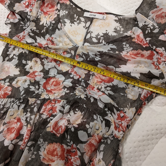 Romantic midi length dress with flutter sleeves (XL) - Picture 8 of 11